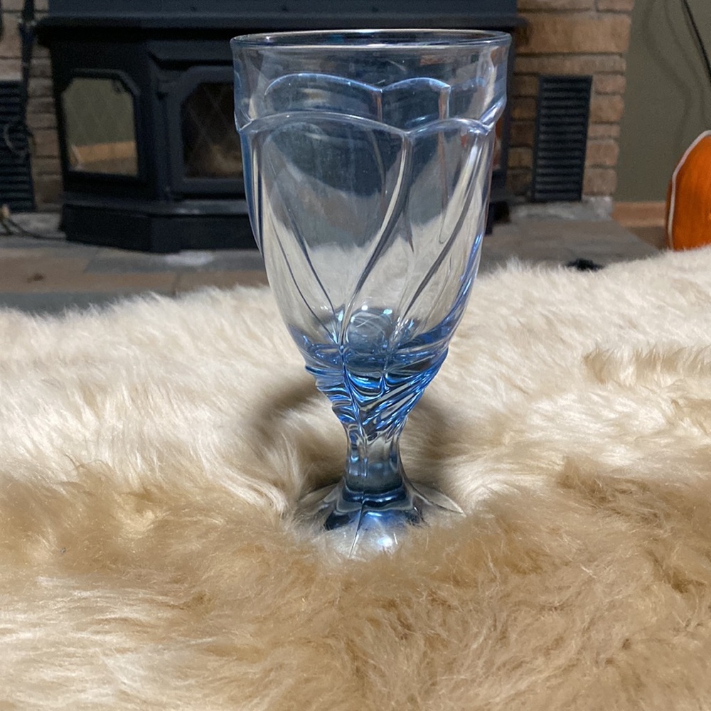 Sweet Swirl By Noritake , Water Glass , Light Blue Size 7-3/8 6 In Set